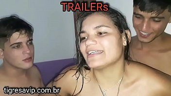 play Xnxx babaciune who looks very good has sex with two young amateurs