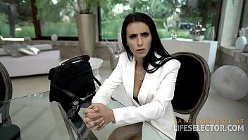 play The elegant lady does business with luxury pussy