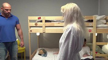 play xnxx beestachtige met 60-jarige vrouwen worden geneukt door gespierd