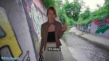 play The route goes under a bridge to have sex with the client
