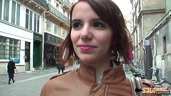 play Andreea a baisé du goudron dans la chatte par un Espagnol avec une bite poilue