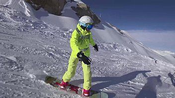 play Adolescente en la montaña haciendo una mamada en la naturaleza xnxx en la nieve