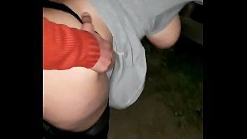play Milf am Gürtel von drei Männern penetriert