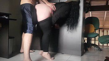 play Il la tire dans sa grosse chatte du matin - films xxx