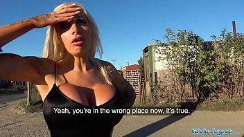 play prostituta di silicone si mette il pene sul collo
