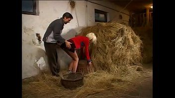 play Sex auf dem Land mit einer Muschi aus der Stadt drang vom Fan in den Kopf