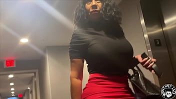 play Film HD xxx zrobiony za darmo przez seksowną brunetkę w łóżku