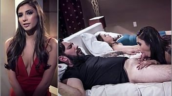 play Uomo calvo che vuole regalarlo a un abitante del villaggio in modo molto sensuale fino al suo arrivo