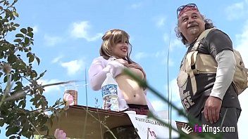 play Das heiße junge Mädchen aus xxx, das all seine sexuellen Perversionen macht