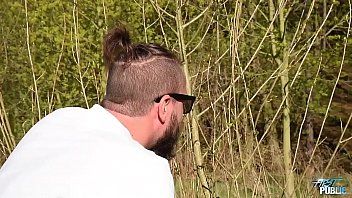 play Xxx im Wald mit der Blondine gewaltsam gefickt