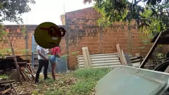 play Pagando o entregador do ifood com a buceta molhada, sem calcinha e gozada dentro