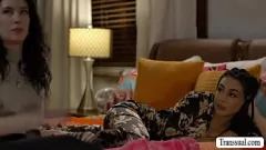 play Latina Ts Eva Maxim folla y apesta con Anna de Villas