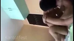 play صديقتي وصديقتي المفضلة تواجهان بحارًا مشبعًا بالبخار بينما يكون صديقها بعيدًا على متن سفينة خفر السواحل